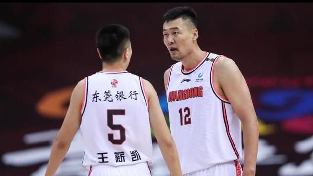 合作甜茶出演电影《至尊马蒂》 2024-08-30 据外媒报道，去年宣称要隐退，但愿意为了小罗伯特·唐尼重返影坛的“小辣椒”格温妮丝·帕特洛，日前官宣将出演电影《至尊马蒂》，与好莱坞当红炸子鸡“甜茶”蒂莫西·查拉梅合作，这将是“小辣椒”自《复仇者联盟 《至尊马蒂》曝路透！